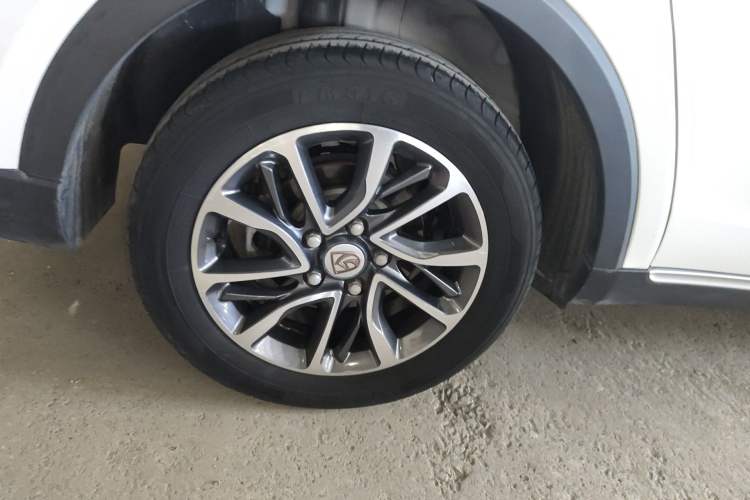 Used Baojun 730 2019 1.5T Manual Fashion Model 7-seater China VI Exterior 5