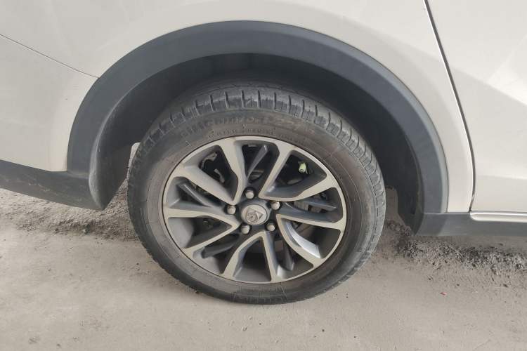 Used Baojun 730 2019 1.5T Manual Fashion Model 7-seater National V Exterior 5