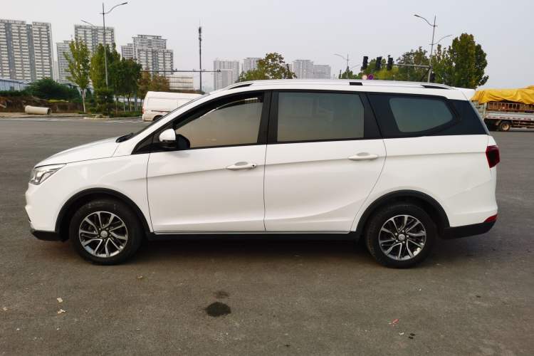 Used Baojun 730 2019 1.5L Manual Fashion Model 7-seater National V Exterior 5