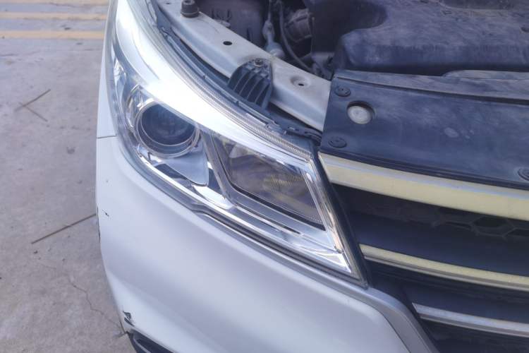 Used Baojun 730 2019 1.5L Manual Fashion Model 7-seater China VI Exterior 6