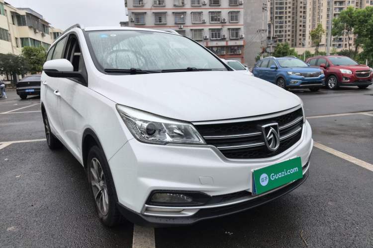 Used Baojun 730 2019 1.5T Manual Fashion Model 7-seater China VI Front Right 45 Deg
