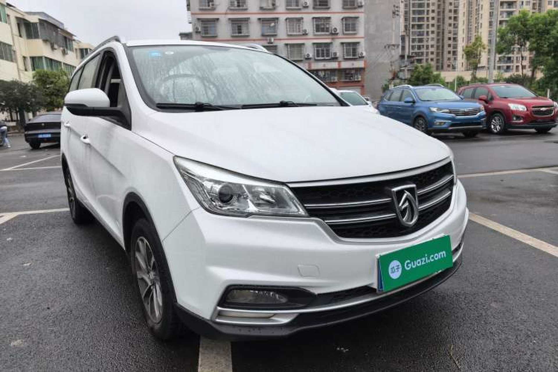Used Baojun 730 2019 1.5T Manual Fashion Model 7-seater China VI Front Right 45 Deg