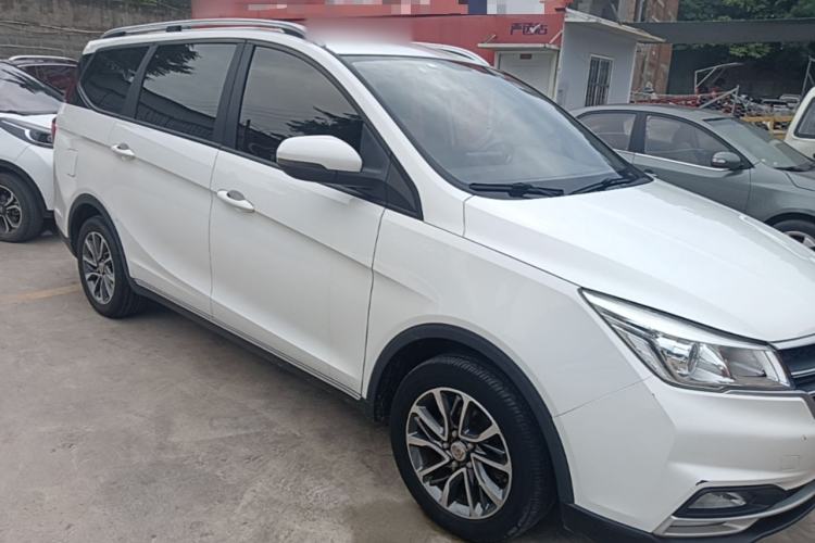Used Baojun 730 2019 1.5T CVT Fashion Model 7 Seats China V Emission Standard Front Right 45 Deg