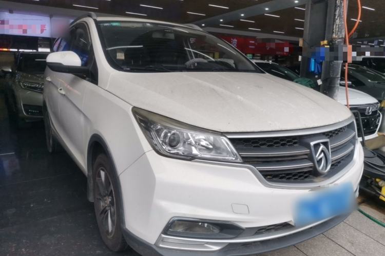 Used Baojun 730 2019 1.5L Manual Fashion Model 7-seater China VI Front Right 45 Deg