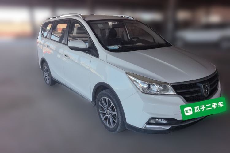 Used Baojun 730 2019 1.5L Manual Fashion Model 7-seater China VI Front Right 45 Deg