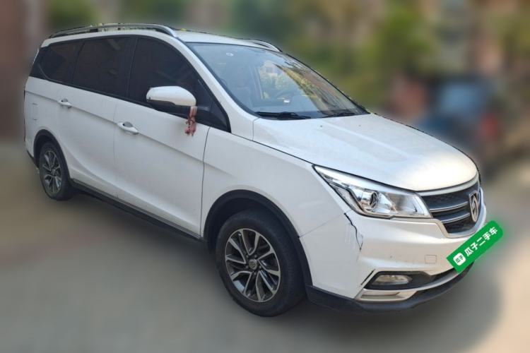 Used Baojun 730 2019 1.5L Manual Fashion Model 7-seater China VI Front Right 45 Deg