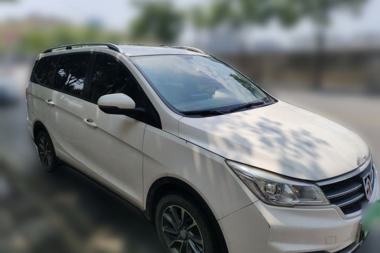 Used Baojun 730 2019 1.5T Manual Fashion Model 7-seater China VI Front Right 45 Deg