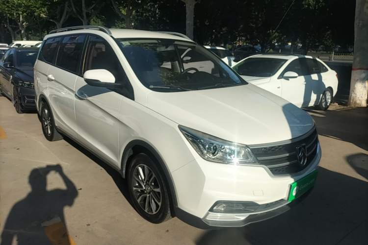 Used Baojun 730 2019 1.5L Manual Fashion Model 7-seater National V Front Right 45 Deg