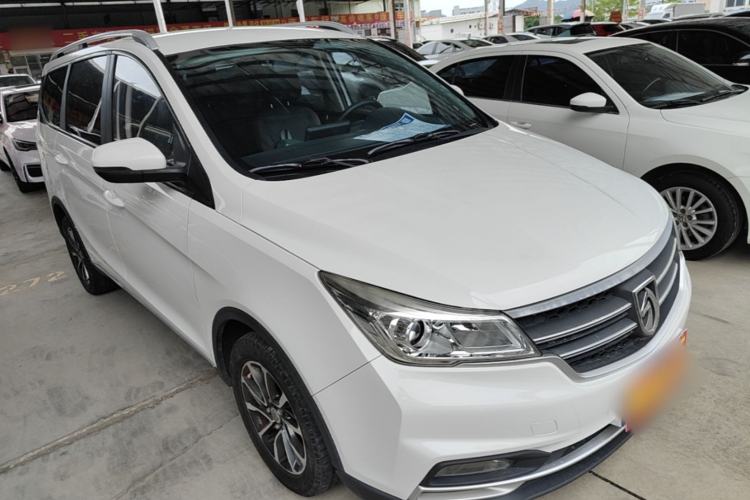 Used Baojun 730 2019 1.5L Manual Fashion Model 7-seater China VI Front Right 45 Deg