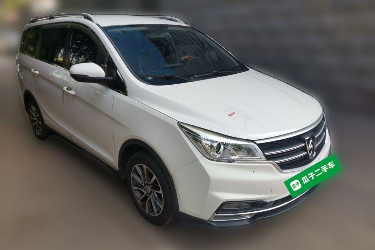 Used Baojun 730 2019 1.5L Manual Fashion Model 7-seater China VI Front Right 45 Deg