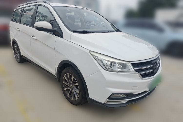 Used Baojun 730 2019 1.5L Manual Fashion Model 7-seater China VI Front Right 45 Deg