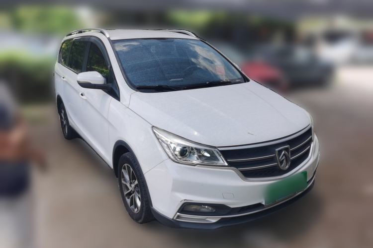 Used Baojun 730 2019 1.5L Manual Fashion Model 7-seater China VI Front Right 45 Deg