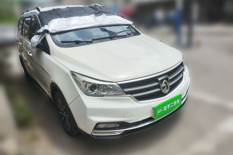 Used Baojun 730 2019 1.5L Manual Fashion Model 7-seater China VI Front Right 45 Deg