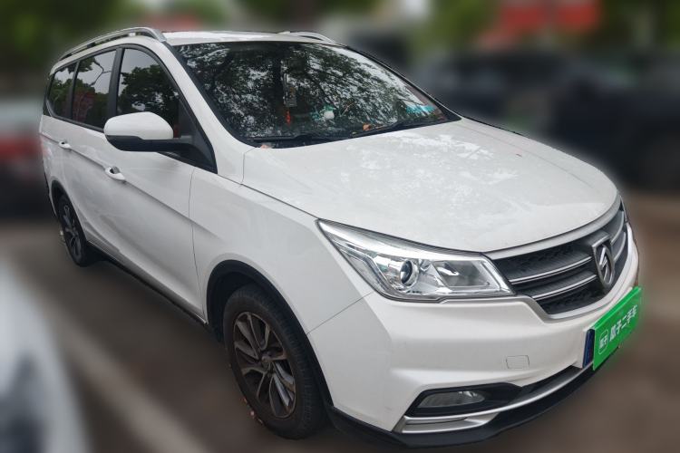 Used Baojun 730 2019 1.5L Manual Fashion Model 7-seater China VI Front Right 45 Deg