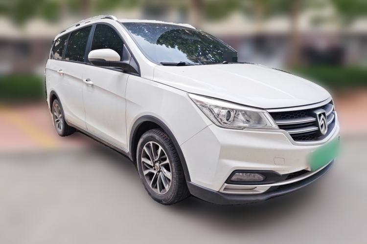Used Baojun 730 2019 1.5L Manual Fashion Model 7-seater China VI Front Right 45 Deg