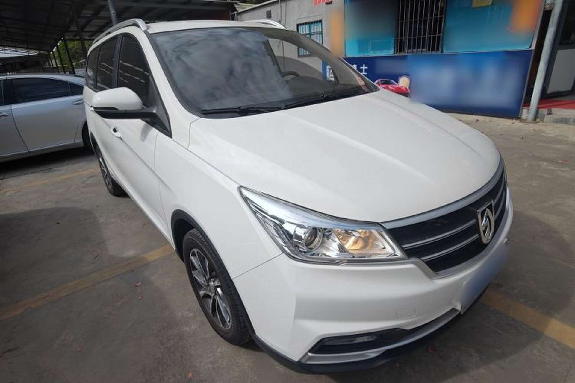 Used Baojun 730 2019 1.5L Manual Fashion Model 7-seater China VI Front Right 45 Deg