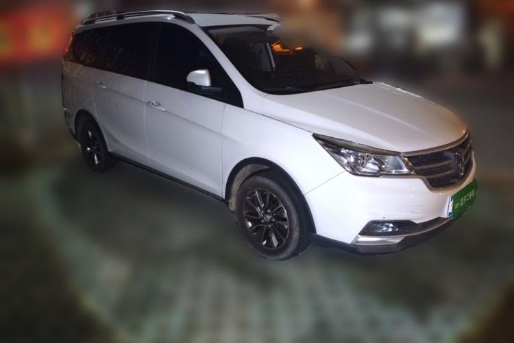 Used Baojun 730 2019 1.5L Manual Fashion Model 7-seater China VI Front Right 45 Deg