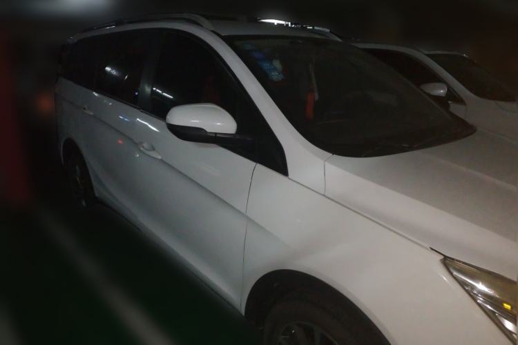 Used Baojun 730 2019 1.5L Manual Fashion Model 7-seater China VI Front Right 45 Deg