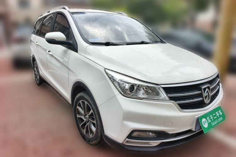 Used Baojun 730 2019 1.5L Manual Fashion Model 7-seater China VI Front Right 45 Deg