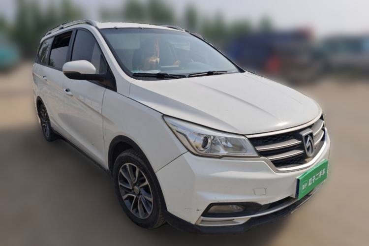 Used Baojun 730 2019 1.5L Manual Fashion Model 7-seater China VI Front Right 45 Deg