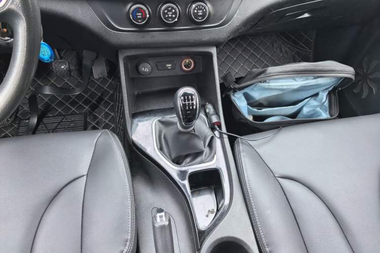 Used Baojun 730 2019 1.5T Manual Fashion Model 7-seater China VI Gear Lever