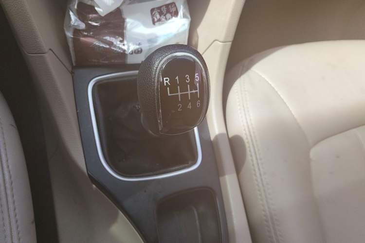 Used Baojun 730 2019 1.5L Manual Value Edition 7 Seats China VI Emission Standard Gear Lever