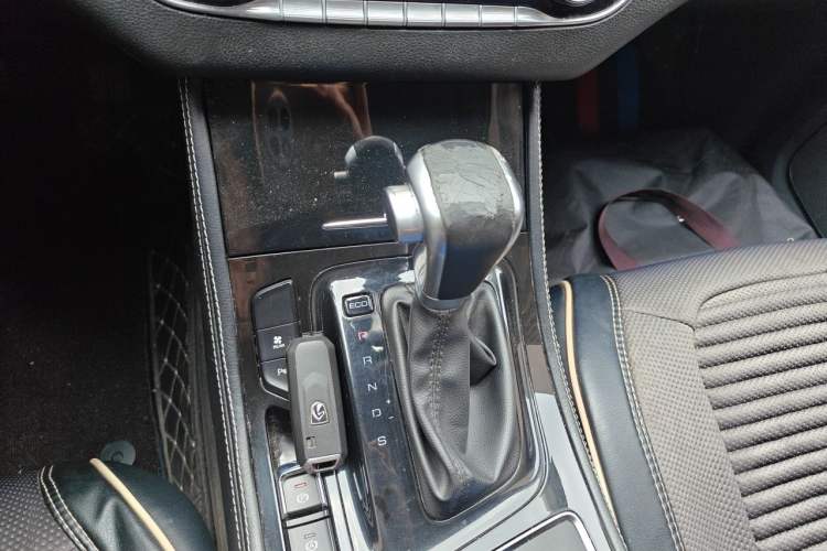 Used Baojun 730 2019 1.5T CVT Flagship Model 7 Seats China VI Emission Standard Gear Lever