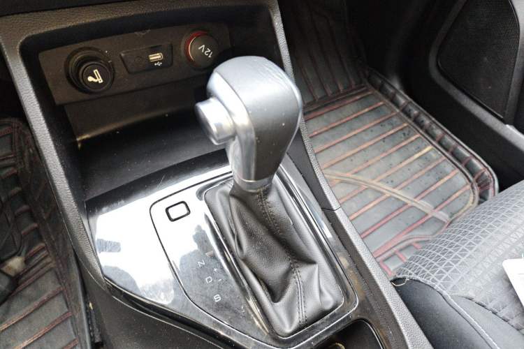 Used Baojun 730 2019 1.5T CVT Fashion Model 7 Seats China VI Emission Standard Gear Lever