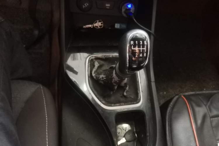 Used Baojun 730 2019 1.5L Manual Fashion Model 7-seater China VI Gear Lever