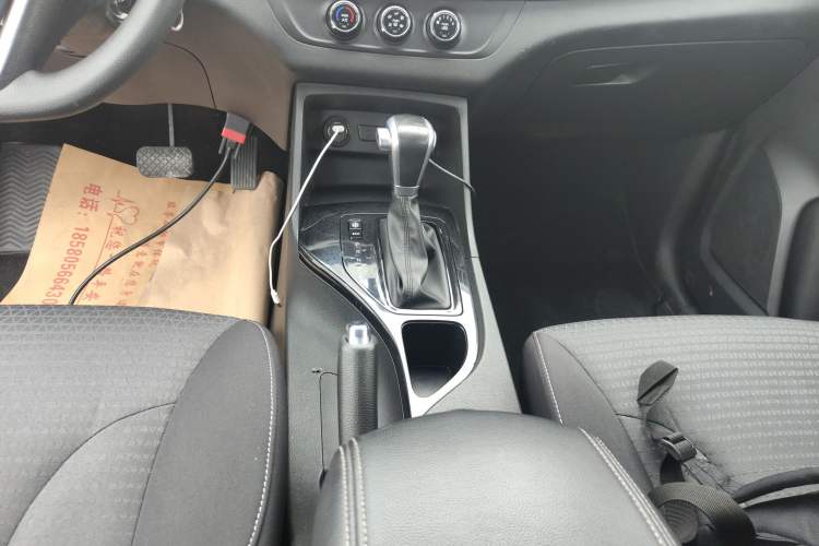 Used Baojun 730 2019 1.5T CVT Fashion Model 7 Seats China V Emission Standard Gear Lever