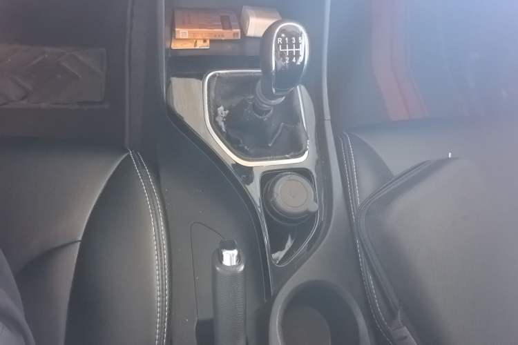 Used Baojun 730 2019 1.5L Manual Fashion Model 7-seater China VI Gear Lever