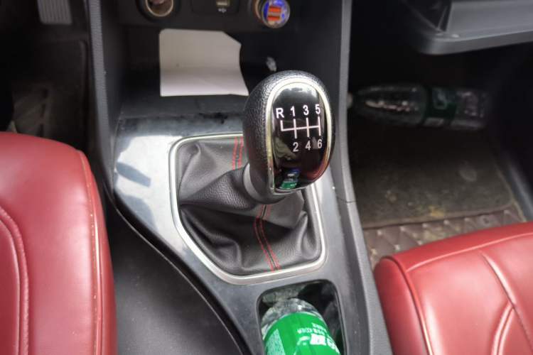Used Baojun 730 2019 1.5T Manual Fashion Model 7-seater China VI Gear Lever