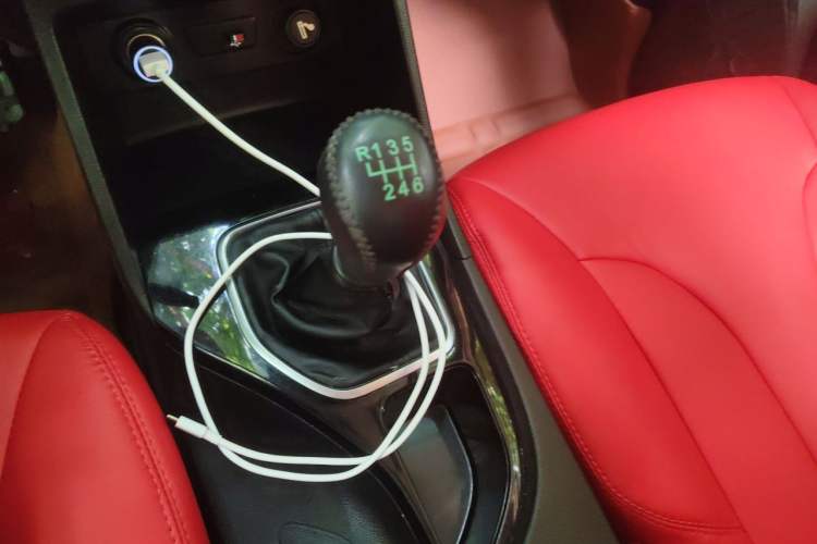 Used Baojun 730 2019 1.5T Manual Fashion Model 7-seater National V Gear Lever