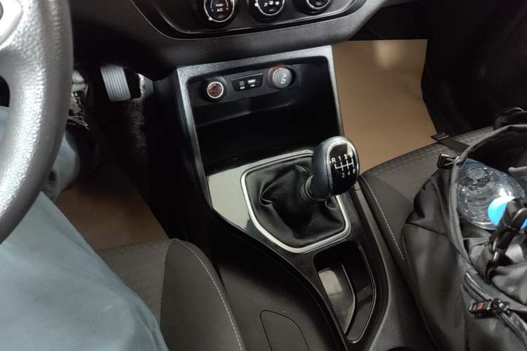 Used Baojun 730 2019 1.5T Manual Fashion Model 7-seater National V Gear Lever
