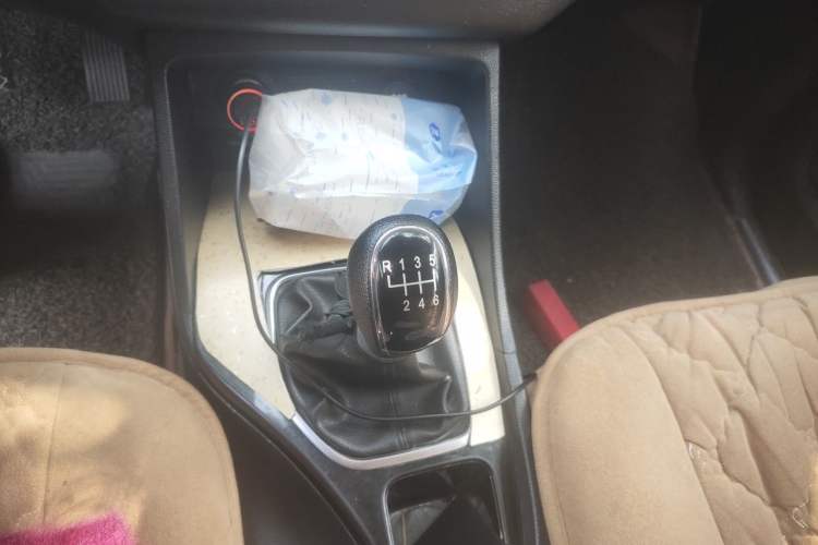 Used Baojun 730 2019 1.5L Manual Fashion Model 7-seater China VI Gear Lever