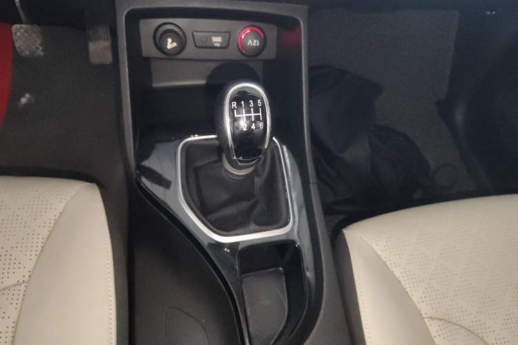Used Baojun 730 2019 1.5T Manual Fashion Model 7-seater China VI Gear Lever