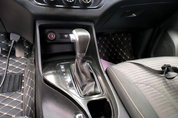 Used Baojun 730 2019 1.5T CVT Fashion Model 7 Seats China V Emission Standard Gear Lever