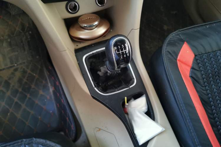 Used Baojun 730 2019 1.5L Manual Value Edition 7 Seats China VI Emission Standard Gear Lever