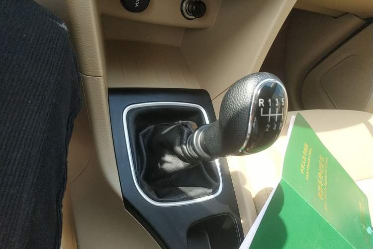 Used Baojun 730 2019 1.5L Manual Value Edition 7 Seats China VI Emission Standard Gear Lever
