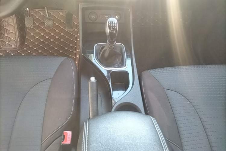 Used Baojun 730 2019 1.5L Manual Fashion Model 7-seater National V Gear Lever