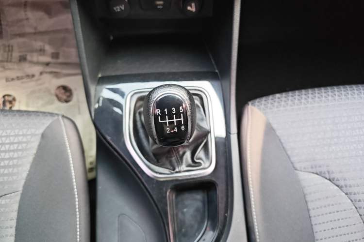Used Baojun 730 2019 1.5L Manual Fashion Model 7-seater China VI Gear Lever