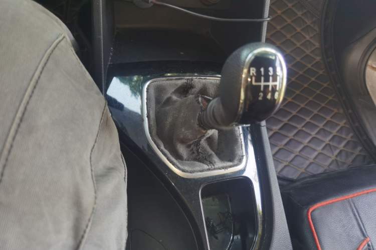 Used Baojun 730 2019 1.5T Manual Fashion Model 7-seater China VI Gear Lever