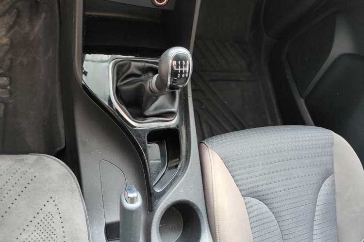 Used Baojun 730 2019 1.5L Manual Fashion Model 7-seater China VI Gear Lever