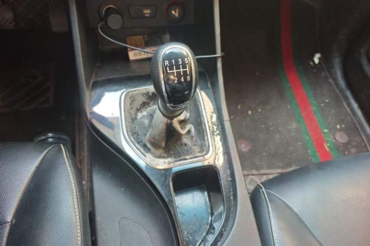Used Baojun 730 2019 1.5L Manual Fashion Model 7-seater China VI Gear Lever