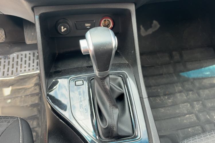 Used Baojun 730 2019 1.5T CVT Fashion Model 7 Seats China VI Emission Standard Gear Lever