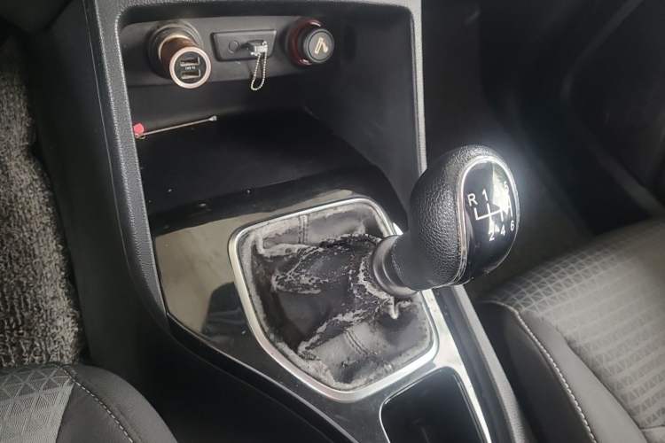 Used Baojun 730 2019 1.5L Manual Fashion Model 7-seater National V Gear Lever