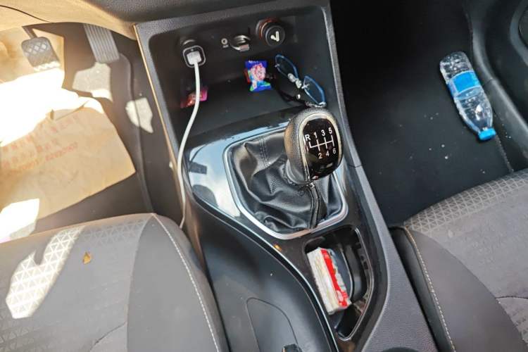 Used Baojun 730 2019 1.5L Manual Fashion Model 7-seater National V Gear Lever