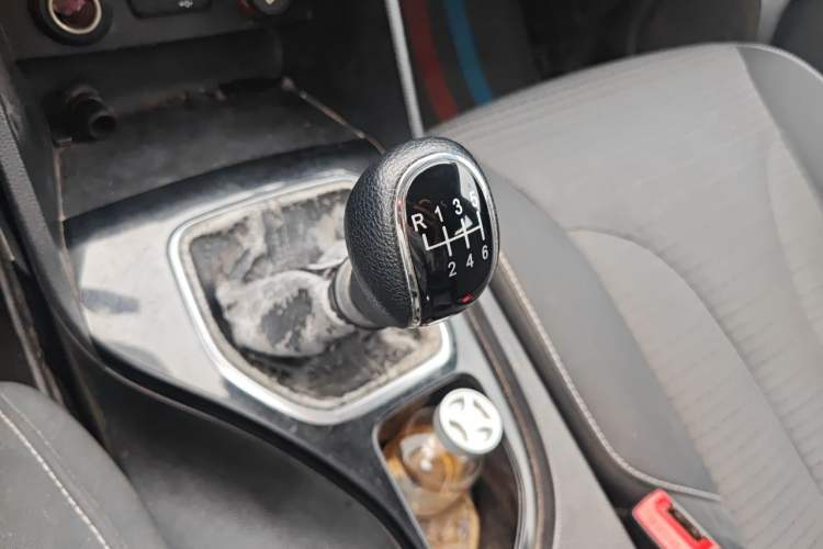 Used Baojun 730 2019 1.5L Manual Fashion Model 7-seater China VI Gear Lever