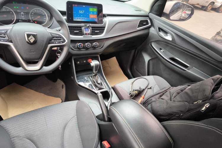 Used Baojun 730 2019 1.5T CVT Fashion Model 7 Seats China V Emission Standard Gear Lever