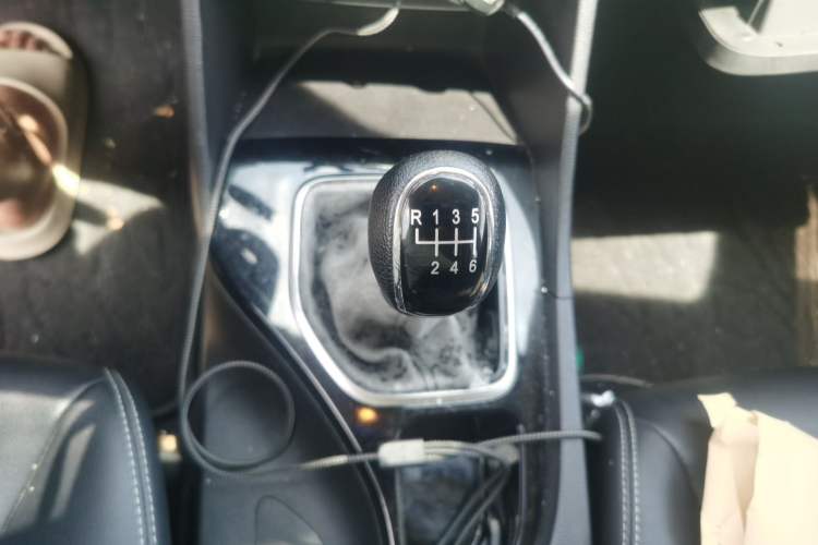 Used Baojun 730 2019 1.5L Manual Fashion Model 7-seater China VI Gear Lever